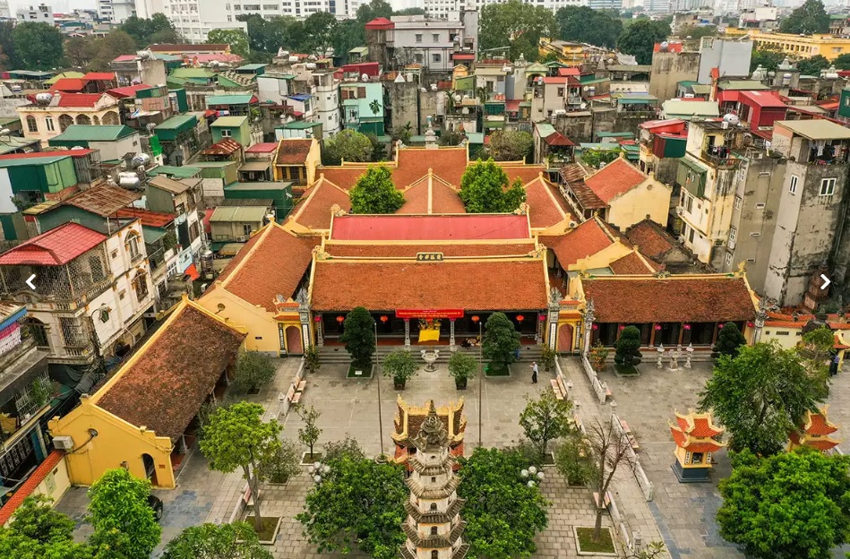 chua lien phai_son-mon-lam-te-lien-phai.jpg